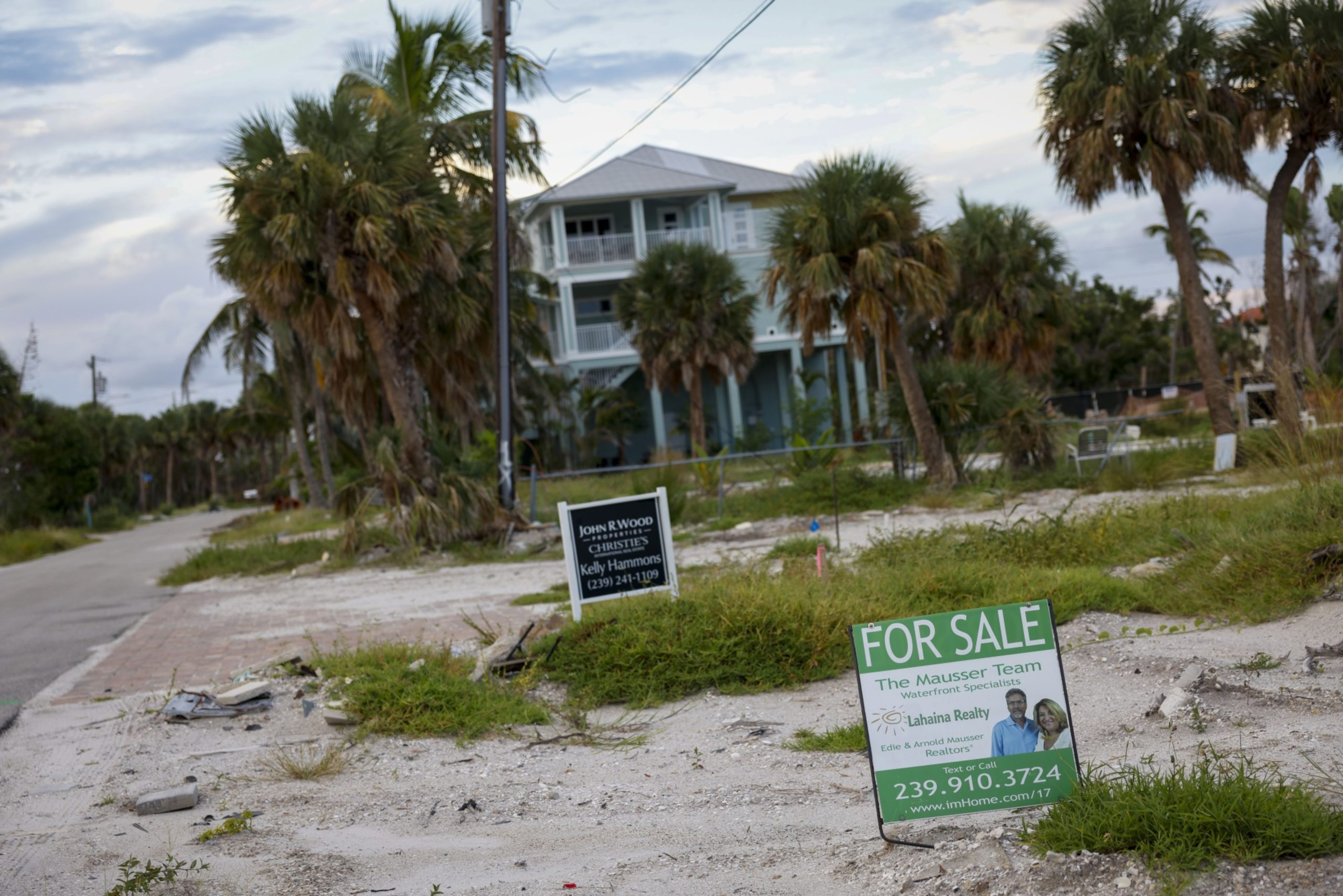 Home insurers drop California, Florida policies at high rate